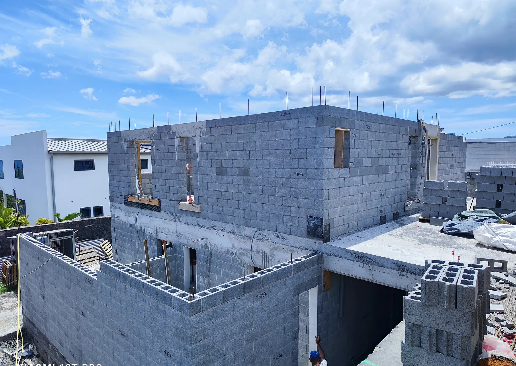 Gros œuvre d'une villa R+1 en agglos à Saint-Leu